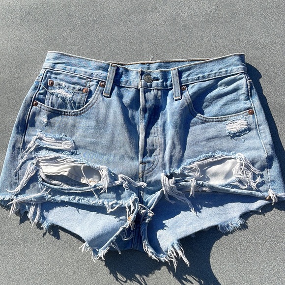 Levis 501 Jean Shorts - 28 - Picture 2 of 3